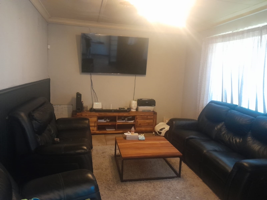 6 Bedroom Property for Sale in Oos Einde North West